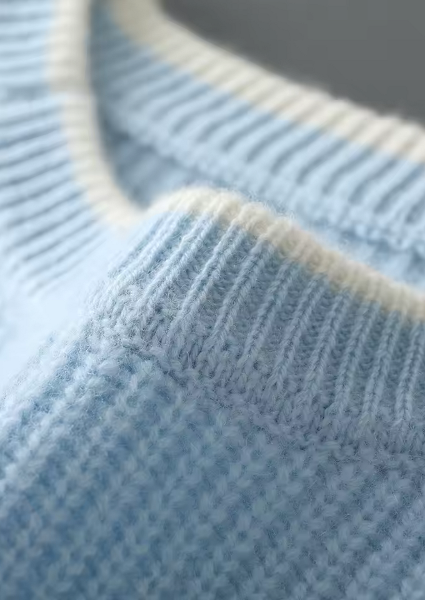 Men's Extra-Fine Merino Wool Two-Tone Crewneck Sweater – ASCENDARY®