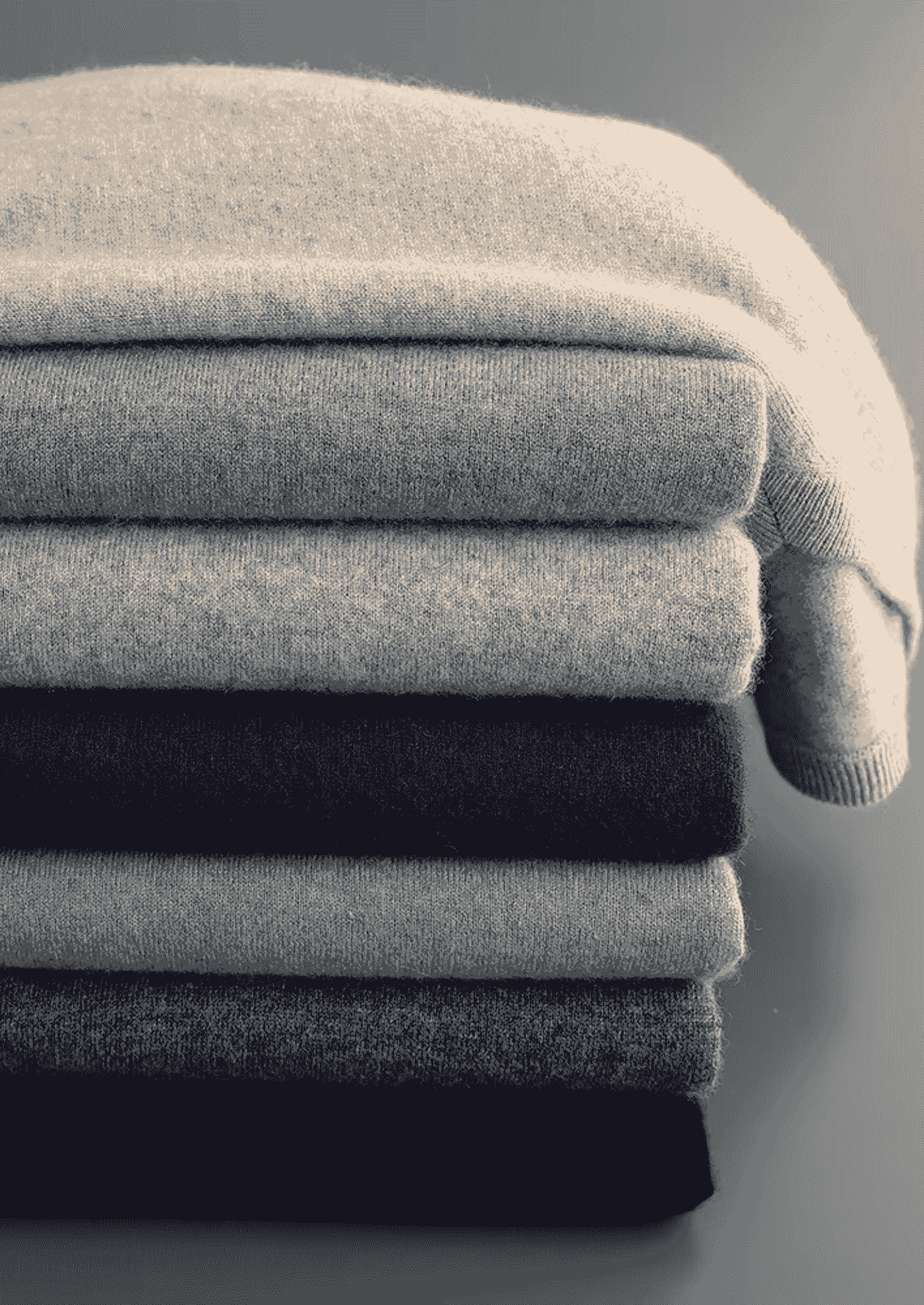 Men's Extra-Fine Merino Wool Classic V-Neck Sweater – ASCENDARY®