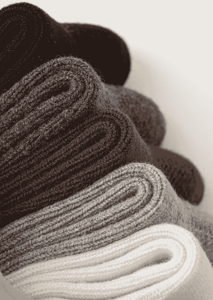 LIGHT GRAY ULTRA-SOFT RIBBED MERINO WOOL SOCKS