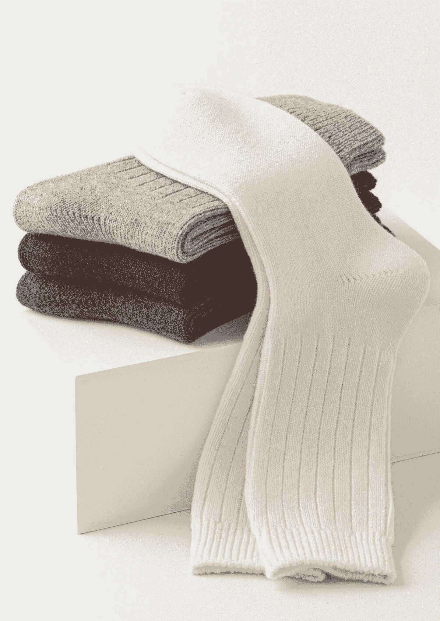 BLACK ULTRA-SOFT RIBBED MERINO WOOL SOCKS