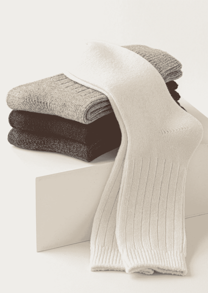 BLACK ULTRA-SOFT RIBBED MERINO WOOL SOCKS